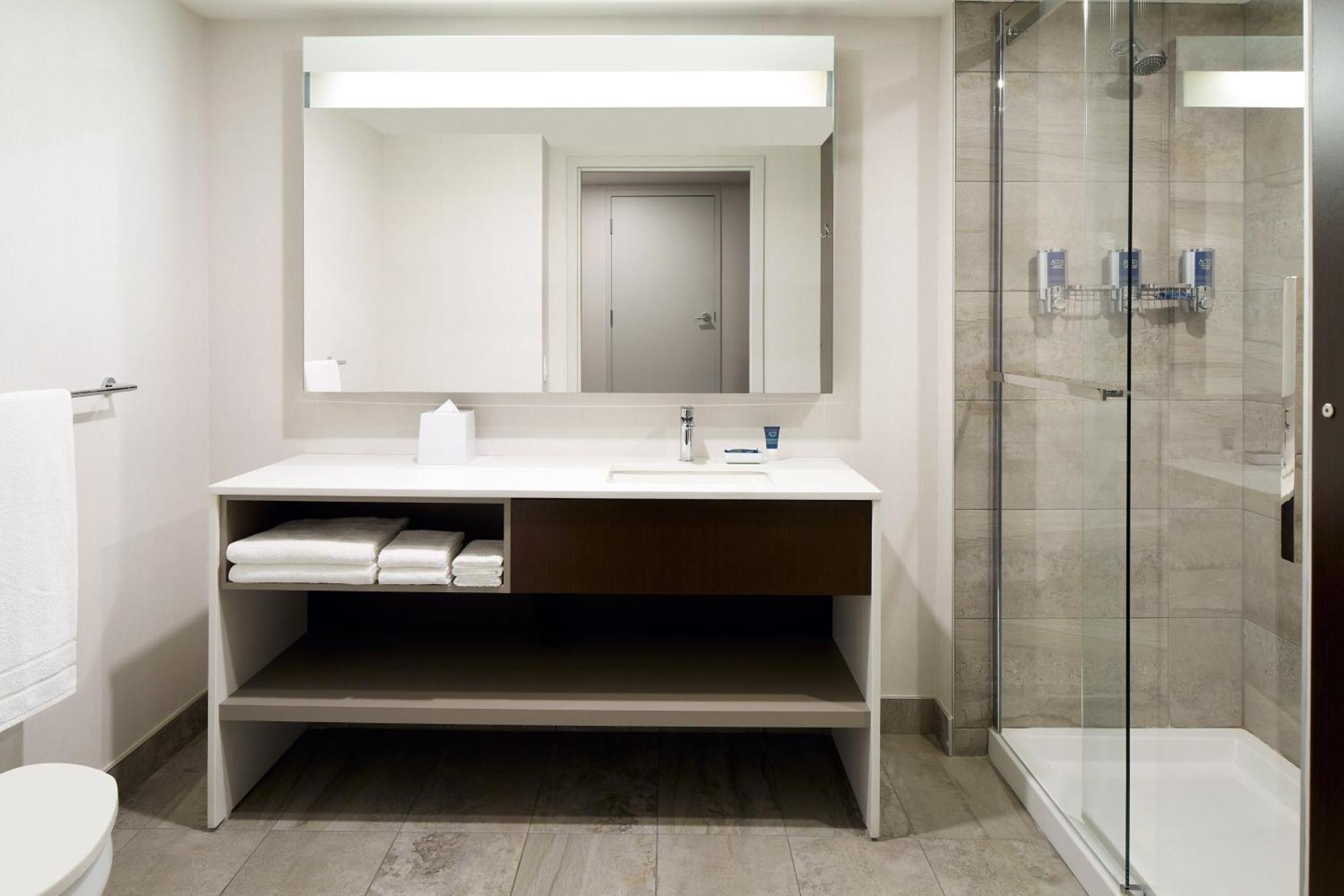 Four Points By Sheraton Levis Convention Centre Zewnętrze zdjęcie